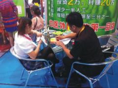 展会上客户现场签约